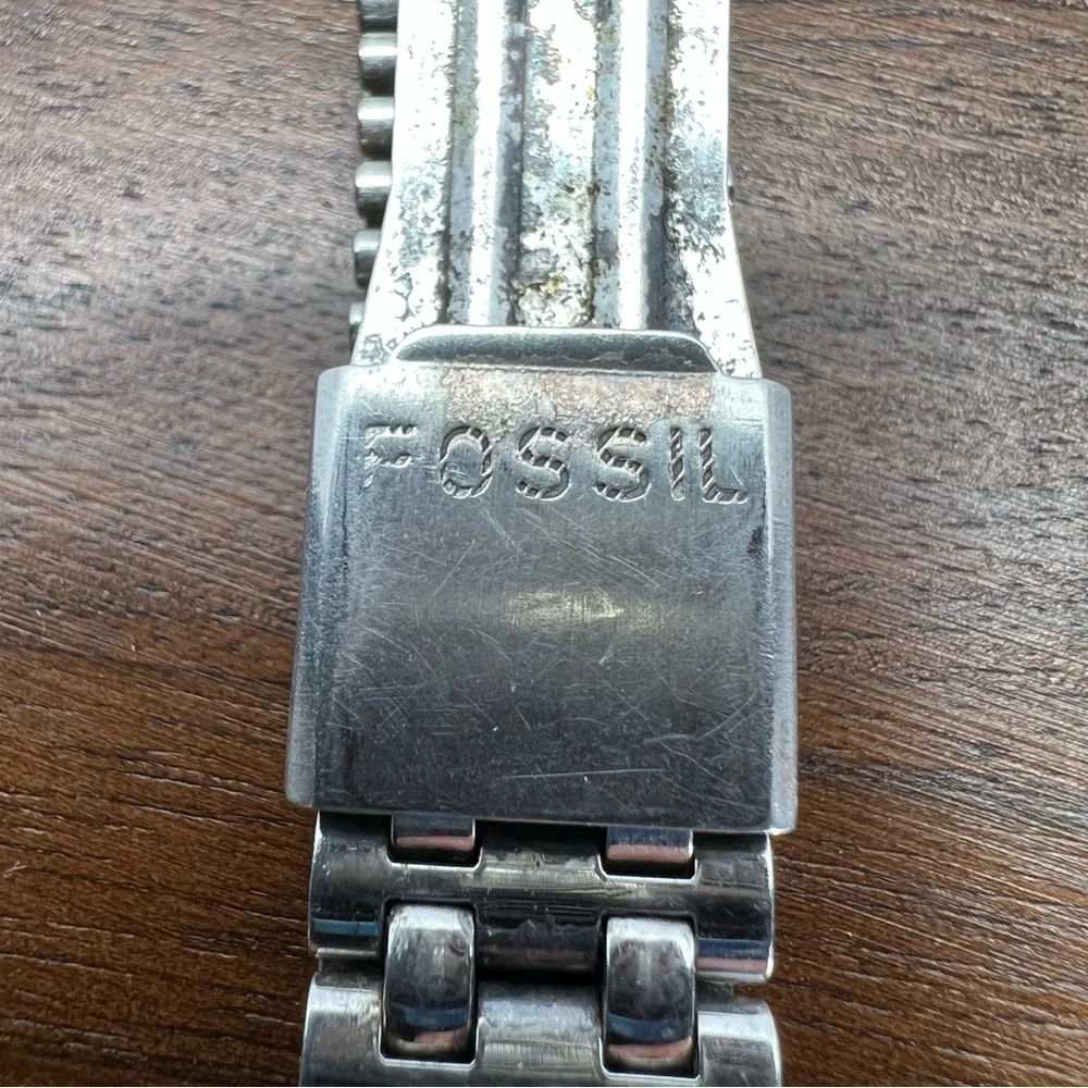 Vintage Fossil Watch Silver Toned White Face Roman Numeral Gold Colored Details‎